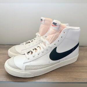 Women's Nike Blazer Mid 77's High Top Casual Sneakers